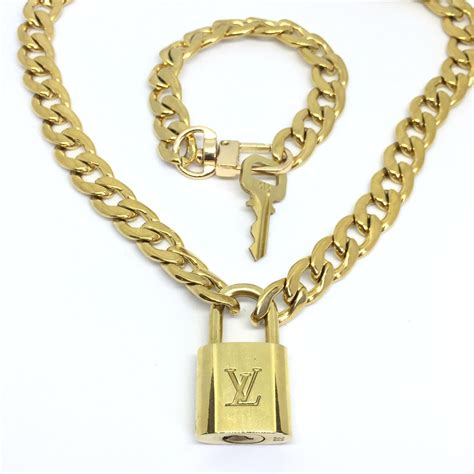 louis vuitton chain necklace lock